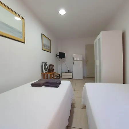 Guest house Doramas Private Shared Toilet