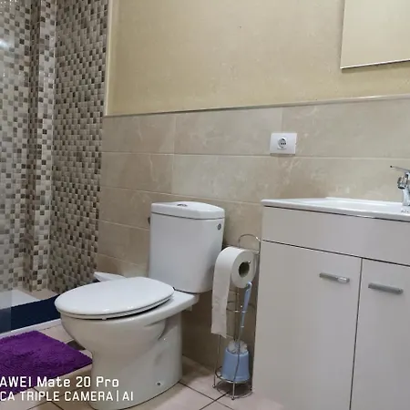 Guest house Doramas Private Shared Toilet